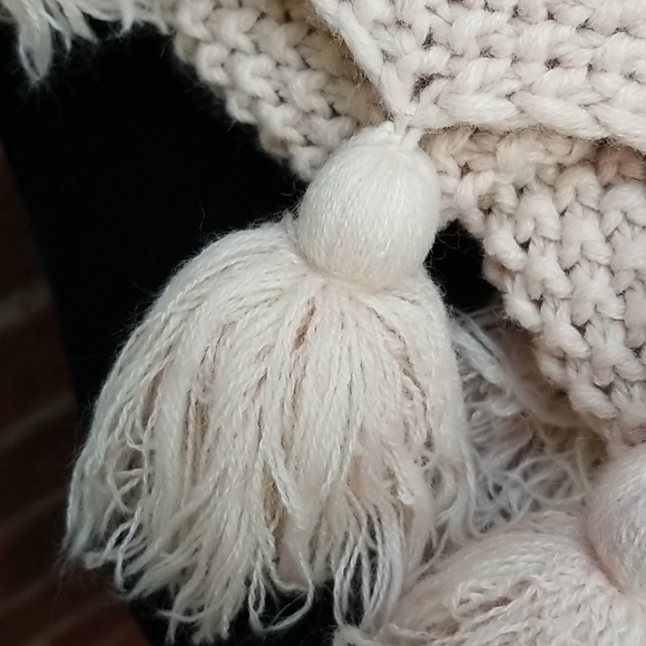 Dusty Pink Tassel Scarf EUC - Picture 2 of 4